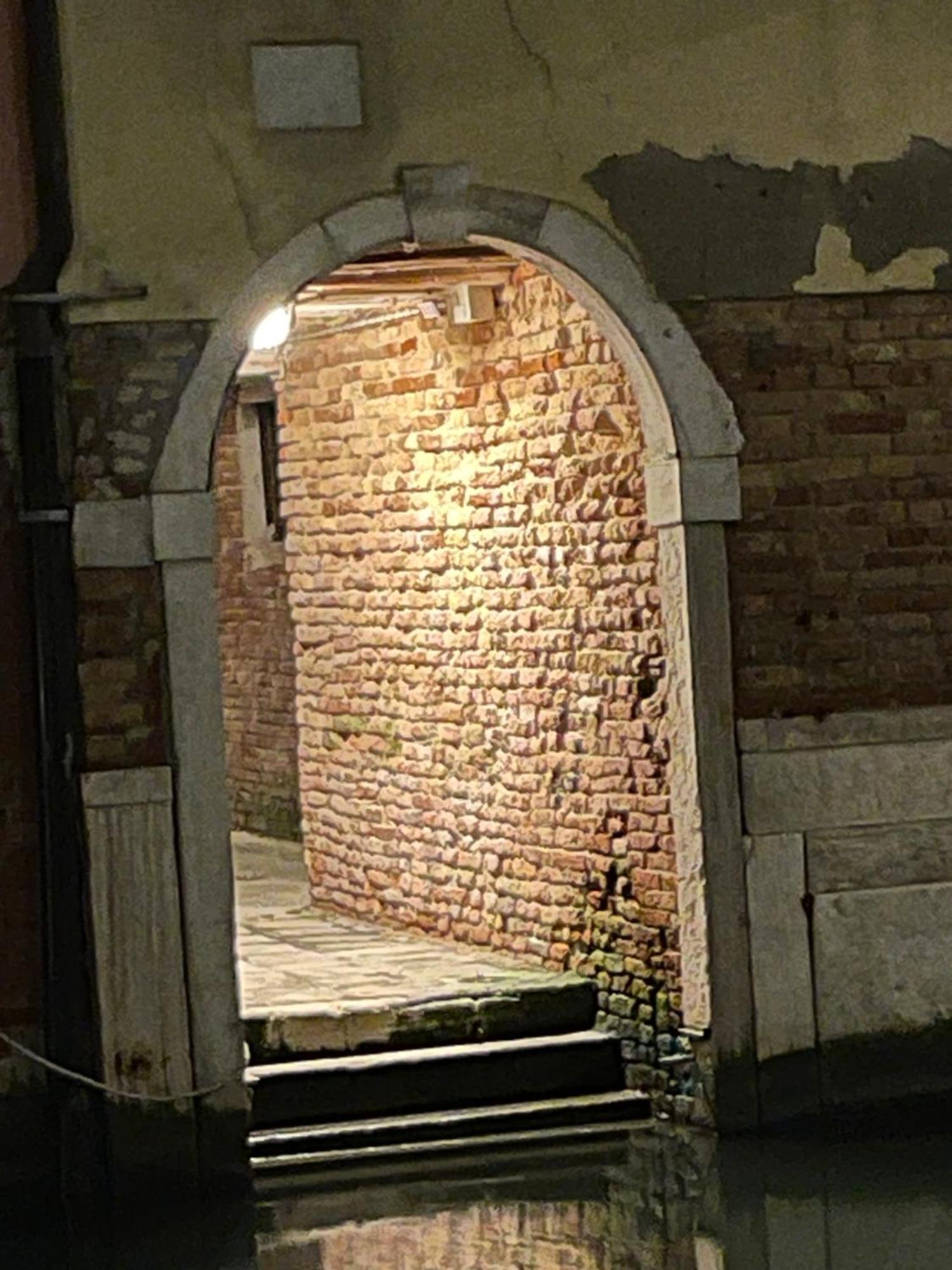 Exclusive Only For * Venecia